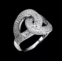 Cargar imagen en el visor de la galería, Anillo Entrelazado Topacio Blanco