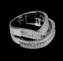 Cargar imagen en el visor de la galería, Anillo Topacio Blanco Cruzado