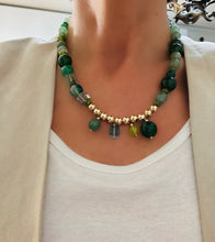 Cargar imagen en el visor de la galería, Collar de Piedras Verdes