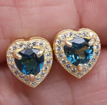 Cargar imagen en el visor de la galería, Aros Corazón Topacio London Blue y Topacio Blanco