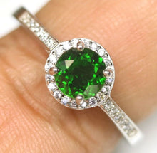 Cargar imagen en el visor de la galería, Anillo Diópsido de Cromo y Topacio Blanco