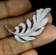 Cargar imagen en el visor de la galería, Prendedor Hoja Topacio Blanco