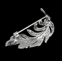 Cargar imagen en el visor de la galería, Prendedor Hoja Topacio Blanco