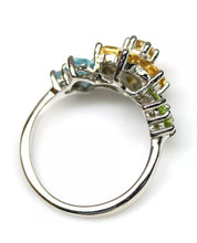 Cargar imagen en el visor de la galería, Anillo Tri Flor Citrino, Peridoto y Topacio Sky Blue / Talla 7 (14)