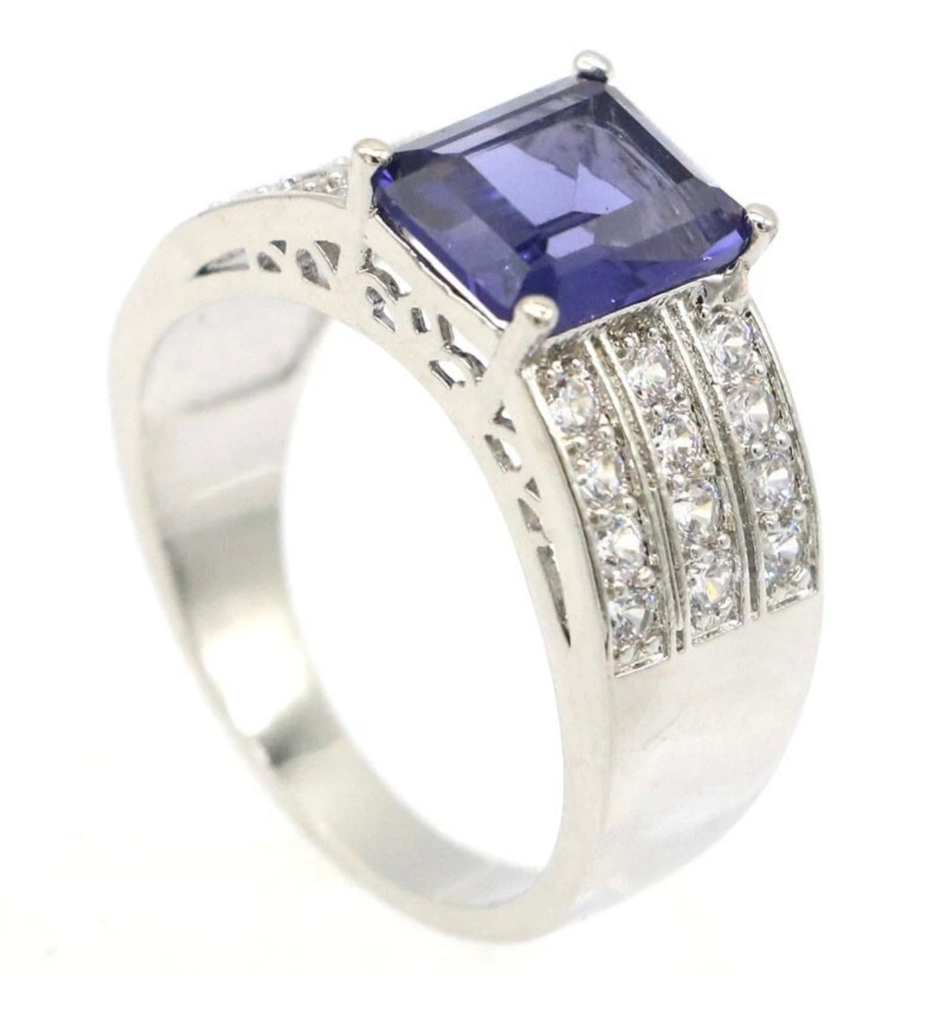 Anillo Espinela Púrpura y Topacio Blanco / Talla: 7,5 USA - 15 Chile