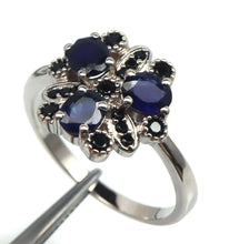 Cargar imagen en el visor de la galería, Anillo Flor Zafiro y Espinela Negra
