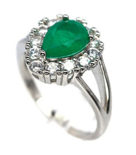 Load image in the gallery viewer, Emerald Ring Glass Filled treatment / Size 8 (17)