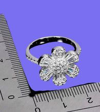 Cargar imagen en el visor de la galería, Anillo Flor Topacio Blanco
