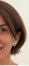 Cargar imagen en el visor de la galería, Aros Corazón Topacio London Blue y Topacio Blanco
