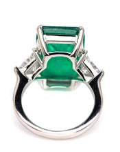 Load image in gallery viewer, Green Quartz and White Topaz Ring / Size 7 (14)