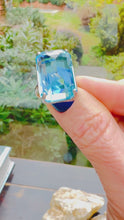 Cargar y reproducir el video en el visor de la galería, Anillo Topacio Azul

